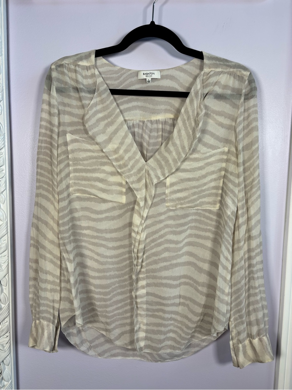 Babaton Aritzia Beige and Cream Zebra-Print Silk Chic V-Neck Blouse Size Small - Picture 1 of 10